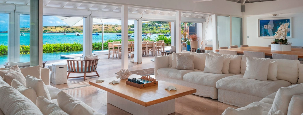 Villa Aqua & Bleu living room