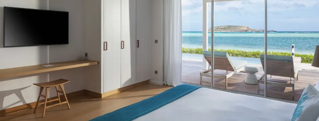 Villa Aqua & Bleu bedroom with ocean view