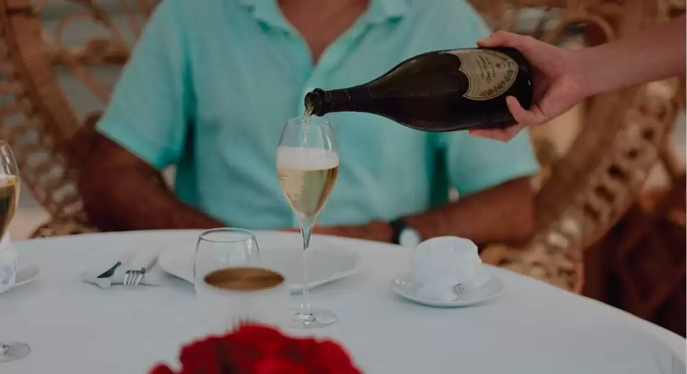 Love Table - photo 3 of 4