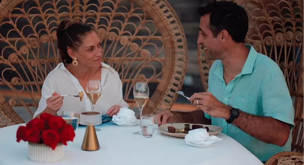 Love Table - photo 2 of 4